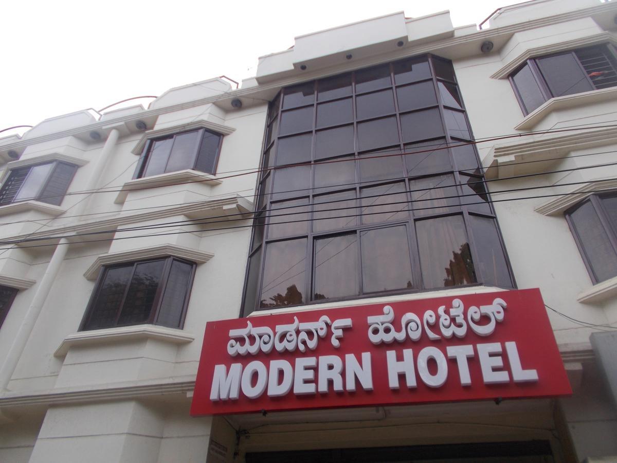 Modern Hotel Bangalore Extérieur photo